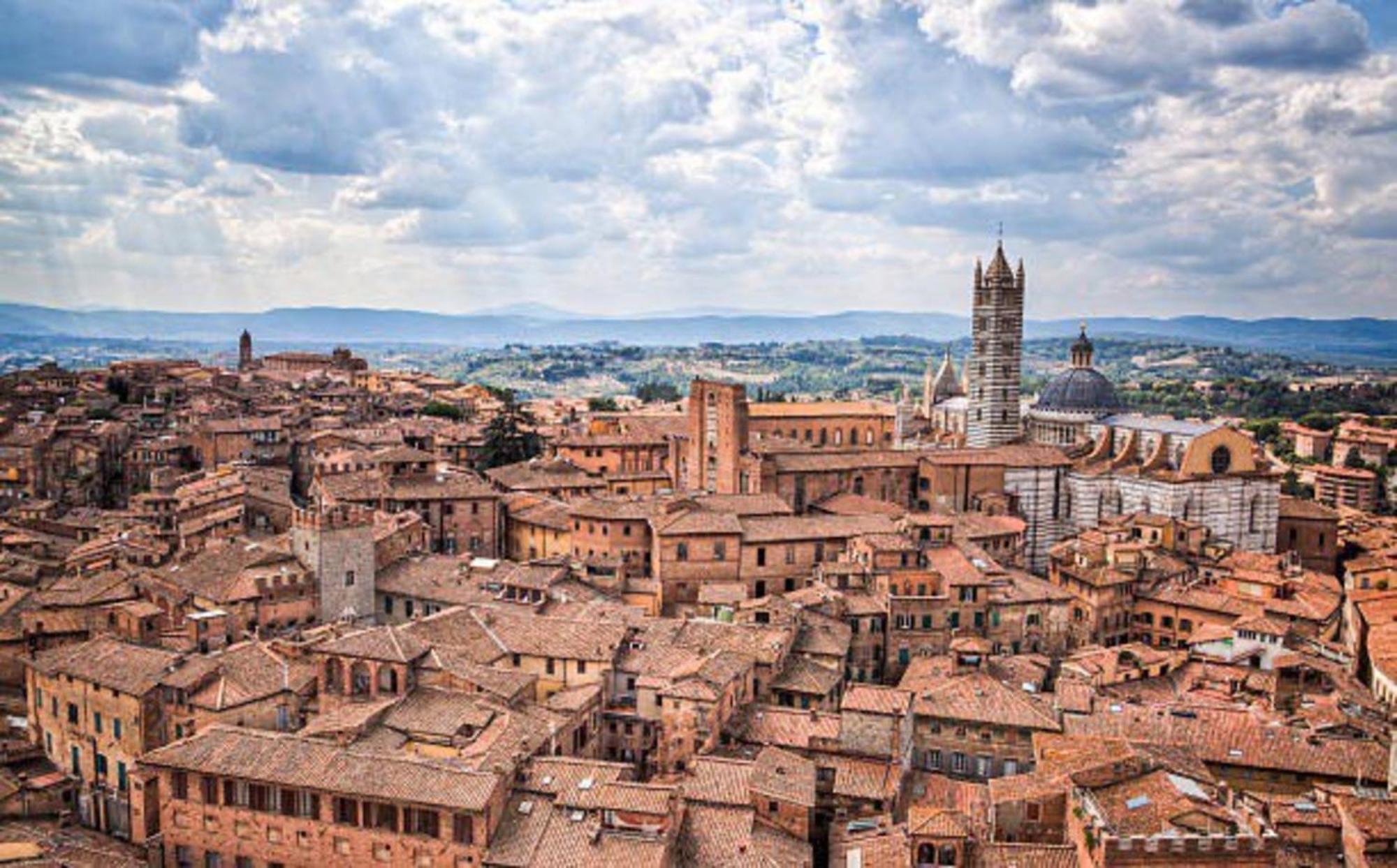 Sisters' Home - Appartamento Nel Centro Storico Con Terrazzo, Aria Condizionata E Vasca Da Bagno Siena Exterior photo